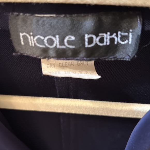 Beautiful Navy knit withh shawl collar and cross body tie. - Picture 2 of 4